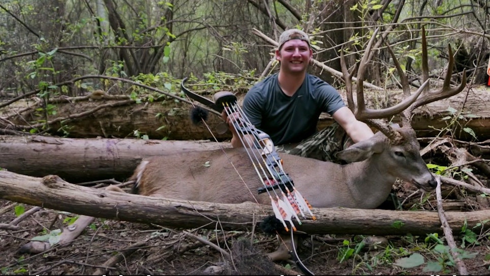 Self-Filmed Whitetail Video: 170-Class Louisiana Buck With a Recurve
