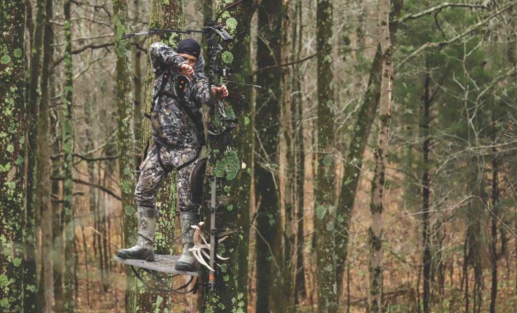 Bowhunters: How to Ace Now-or-Never Whitetail Shots