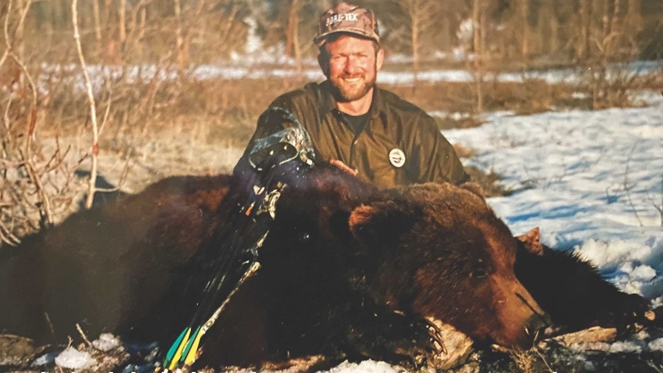Bowhunting the Mountain Grizzly