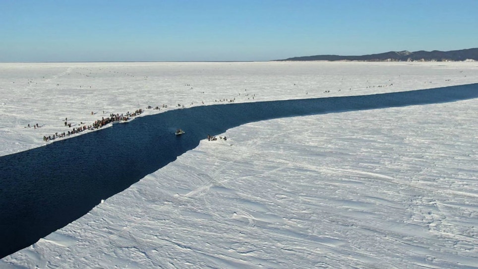 Hundreds of Russian Anglers Stranded on Runaway Ice Floe