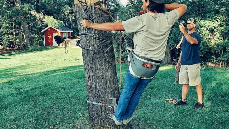 3 Reasons to Bowhunt From a Tree Saddle