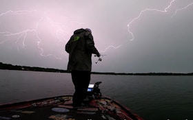 Video: Stupid Fisherman in a Lightning Storm