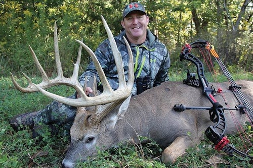 MLB Hall-of-Famer Jim Thome killed another world class Illinois whitetail in 2015. The symmetrical 6x6 had a gross score of 196 7/8 inches, and a net score of 193 2/8 inches. Shot distance was 34 yards as the buck fed on one of Thome’s food plot.