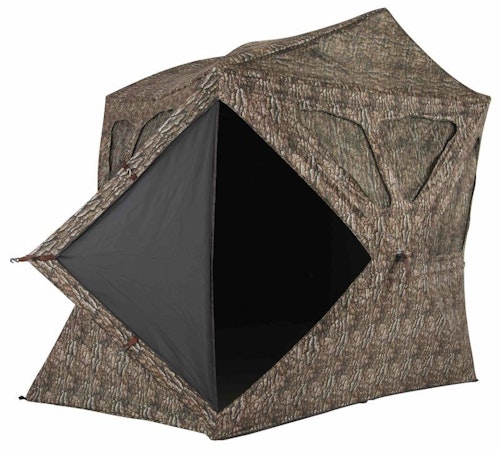 For turkey hunters who like to set up near the roost and sneak in under the cover of darkness, the Deadwood Stump’s hinged, silent door provides simple and quiet entry into the blind.