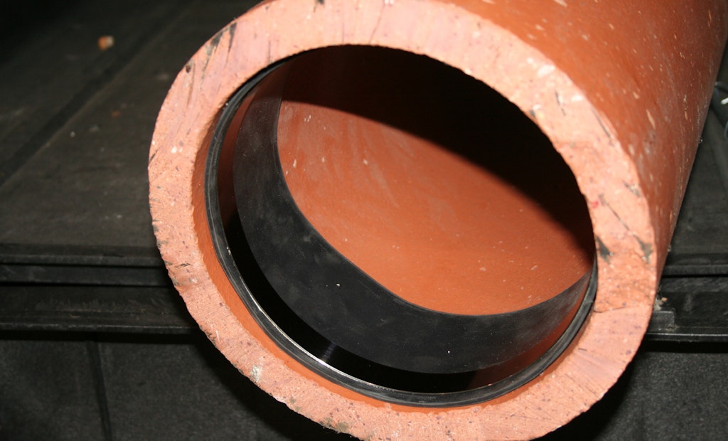 Hydrophilic End Seal Provides Watertight Connection