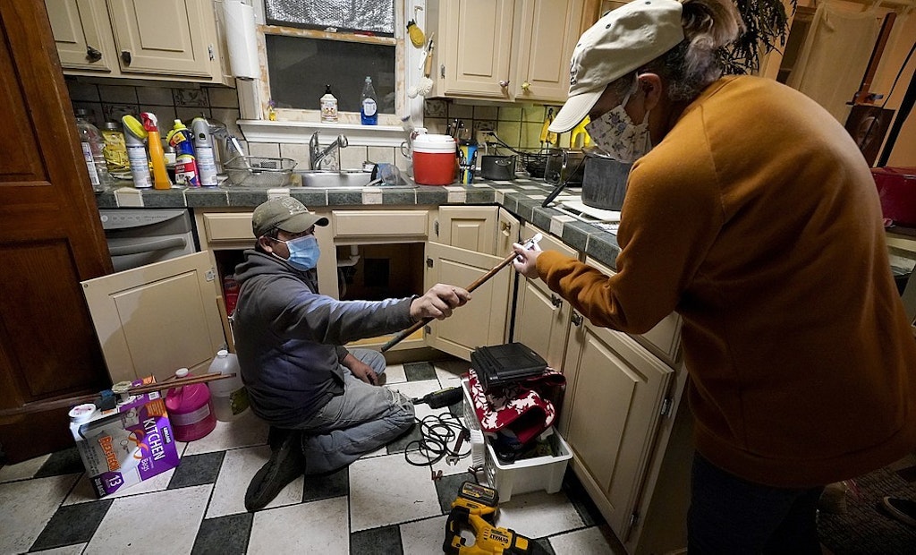 Texas Plumbers Get a Taste of Frozen Pipe Problems