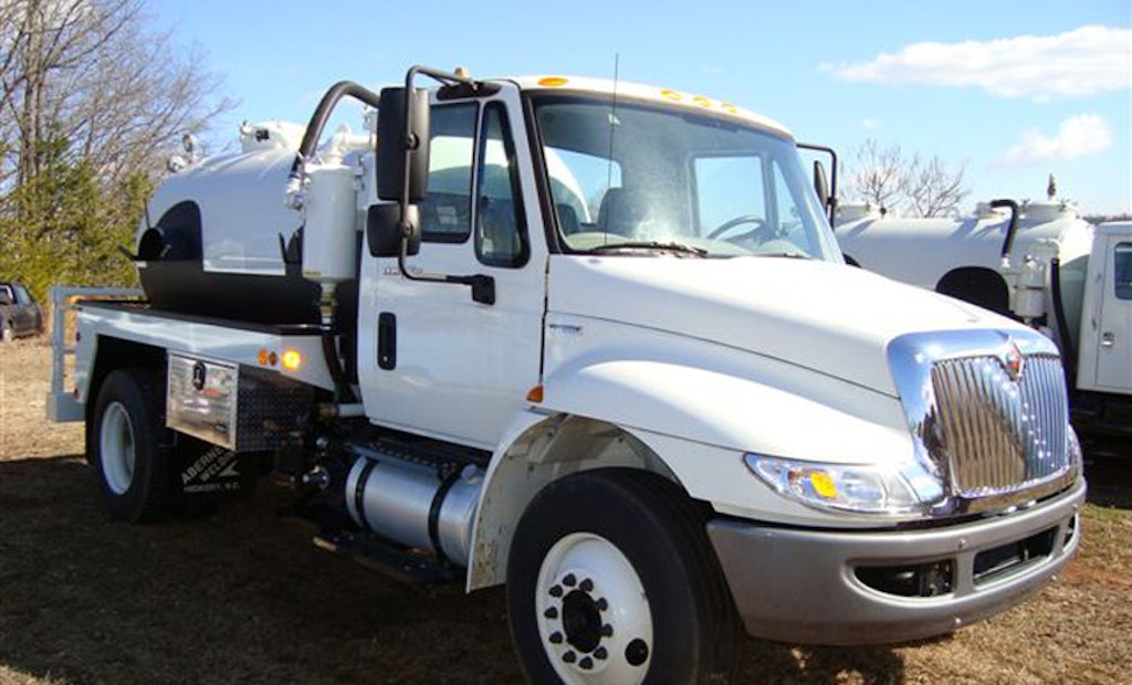 Choosing a Tank for Your Next Portable Restroom Service Truck