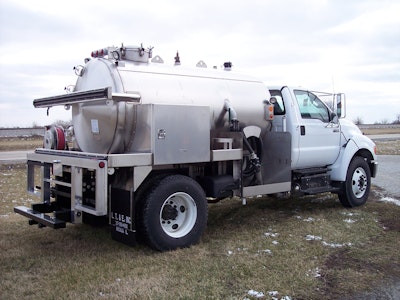 Choosing a Tank for Your Next Portable Restroom Service Truck